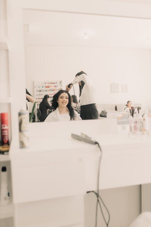 SALIDAS PROFESIONALES EN EL SECTOR DE LA ESTÉTICA