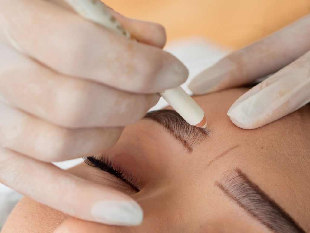 Curso de Depilación y Diseño de Cejas con Henna