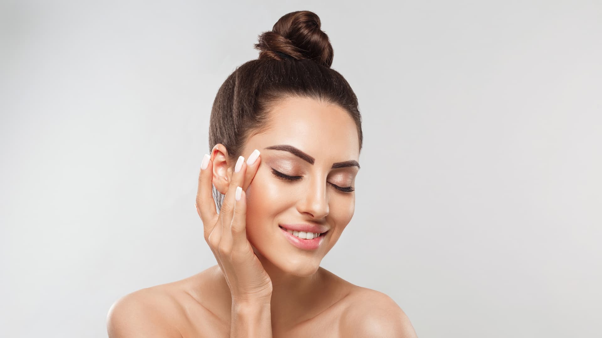 Cursos de estética con salida laboral: qué estudiar para empezar a trabajar en belleza
