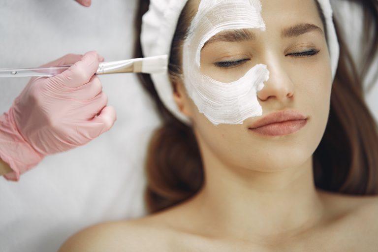 Qué formación elegir en agosto si quieres trabajar en belleza profesional