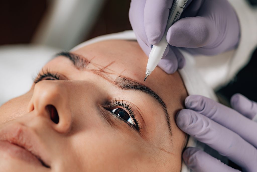 Micropigmentación, tatuaje y microblading: especialízate en agosto en técnicas profesionales